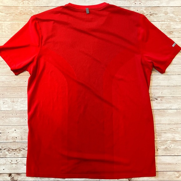 Nike Running Dri-Fit Reflective swoosh Size Medium - Picture 4 of 4